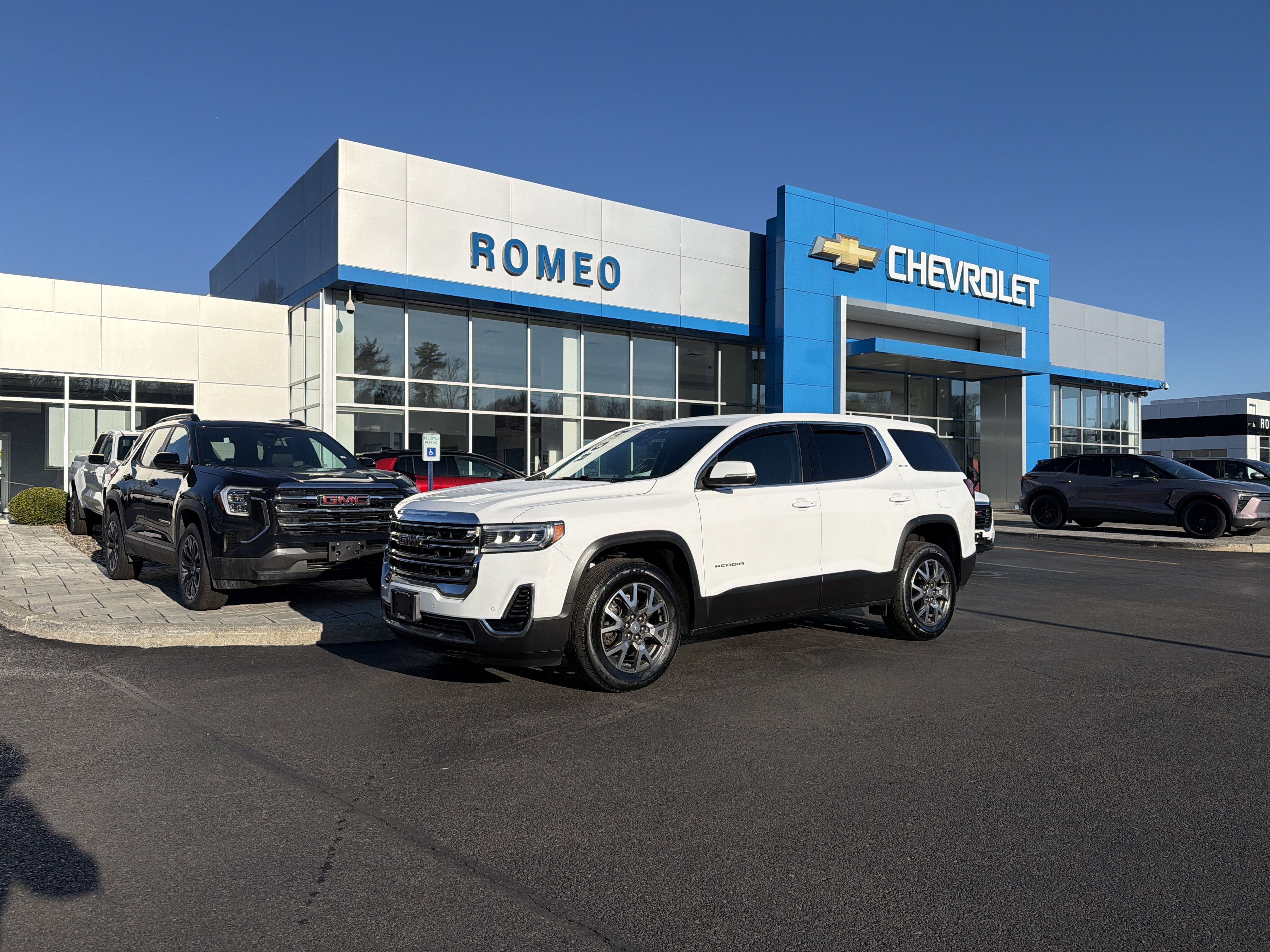 2021 GMC Acadia SLE in Summit White — front three-quarter view