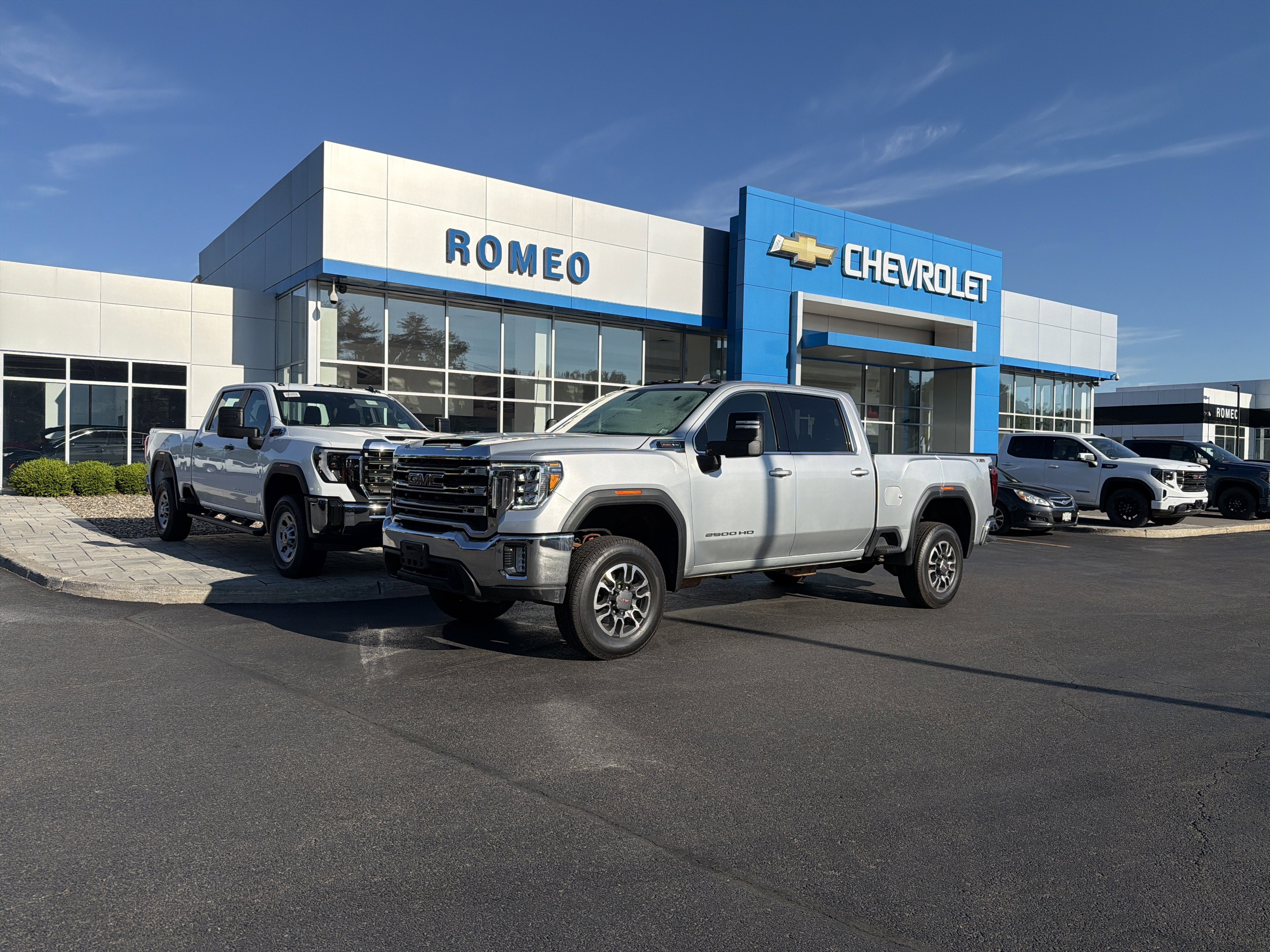 2021 GMC Sierra 2500 HD SLE in Quicksilver Metallic — front three-quarter view